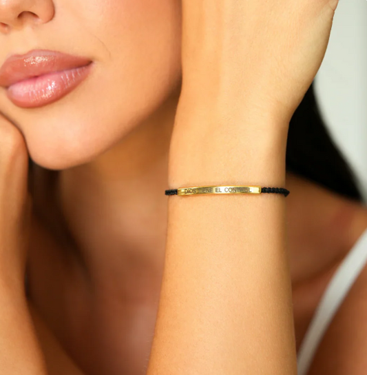 Pulsera Dorada “Dios Tiene el Control” Con Envío gratis